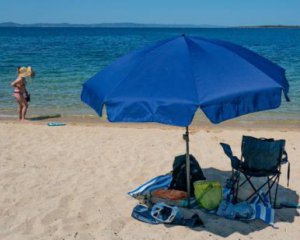 Ще одна курортна країна починає виходити з локдауну