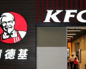 Студенты сломали приложение и бесплатно принимали пищу в KFC. За это сели в тюрьму