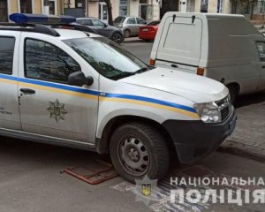 Невідомі підстрелили серед дороги чоловіка й втекли на авто