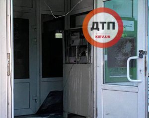 Працівник Приватбанку зі спільником підірвали банкомат