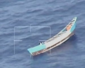 Човен дрейфував в океані 22 дні. Загинули 56 людей