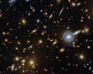 Телескоп Hubble сфотографировал сотни галактик