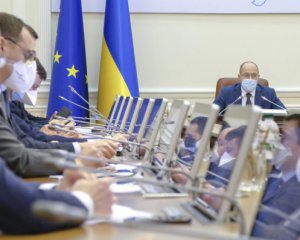 Відставка трьох міністрів: Банковій треба на когось повісити невдачі