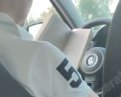 В Киеве таксист вез клиента и одновременно читал книгу: курьезное видео