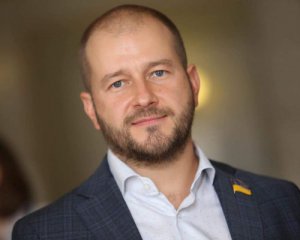 &quot;Вишиває в Zilli по Верховній Раді&quot;. Політолог розповів про досягнення нардепа Культенка