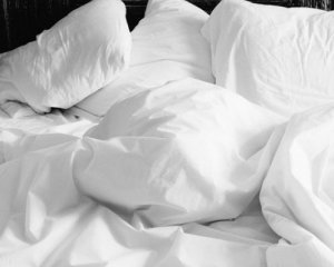 Чому корисно спати без подушки