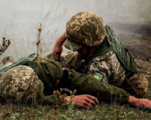 На Донбасі важко поранили українського воїна