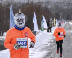 Два десятка портсменов замерзли во время марафона в Китае