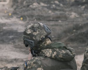 На Донбасі поранили українського військового