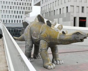 У скульптурі динозавра знайшли труп чоловіка