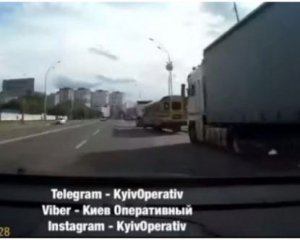 Вооруженный битой мужчина избил водителя на глазах у жены