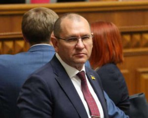 Політолог пояснив, чому "слуги народу" зволікали з виключенням Шевченка