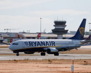 У Білорусі знайшли відмовку, чому Ryanair приземлився в Мінську