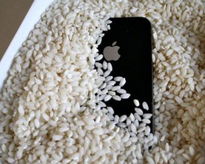 Утоплений телефон і недозрілі фрукти: п'ять лайфхаків із рисом
