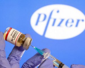 В Україну доставлять нову партію вакцин Pfizer