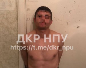 Целились в женщину: двое преступников устроили на кладбище стрельбу