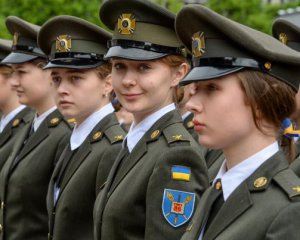 Історичний момент: військовий ліцей Богуна вперше закінчили дівчата