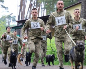 Пограничники провели кросс с собаками