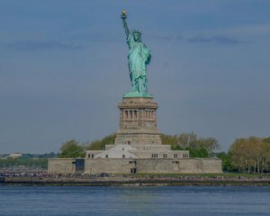 США получат в подарок новую статую Свободы
