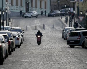 У Києві заговорили про зачистку бруківки майже з усіх вулиць