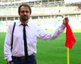 Белорусского журналиста задержали за бело-красный шарф