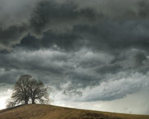 На Україну насуваються грози з градом та шквалами