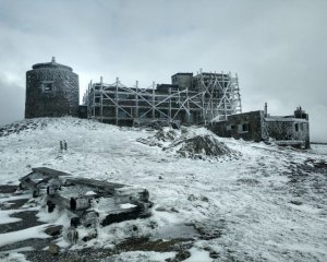 Карпаты замело снегом. Туристов просят не ходить в горы