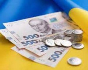 С начала пандемии уменьшилась зарплата у трети украинцев - опрос