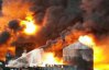 Пламя охватило нефтебазу под Киевом. Сгорели люди