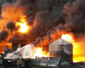 Полум&#039;я охопило нафтобазу під Києвом. Згоріли люди