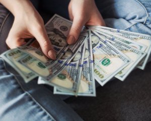 Українцям пообіцяли дешевий долар
