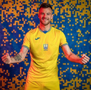 Украинские футболисты не будут менять форму - официальное заявление
