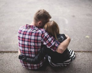 Чому людям частіше потрібні обійми
