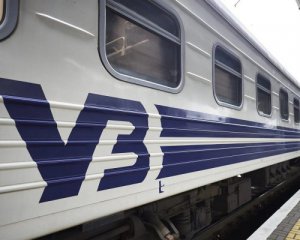 В поезде Укрзализныци пассажир умер после падения с полки