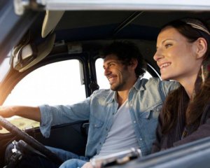 Чоловікам найлегше освідчуватися у відпустці й в авто