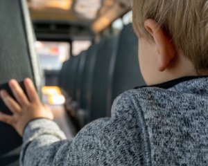 Як навчити дитину їздити самій у транспорті