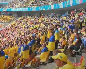 Как украинские болельщики &quot;Червону руту&quot; пели в Бухаресте