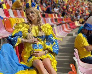 Беременная жена Зинченко произвела впечатление нарядом в Бухаресте