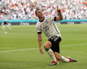 Игрок сборной Германии передумал просить футболку в Роналду