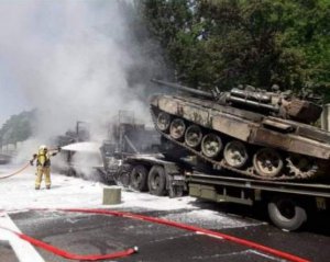 В аварии сгорело два танка