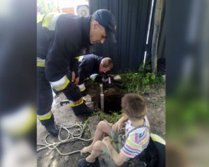 6-летнего мальчика достали из-под земли. Видео спасения