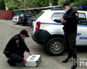 Чоловік знайшов у каналізації тіла родичів