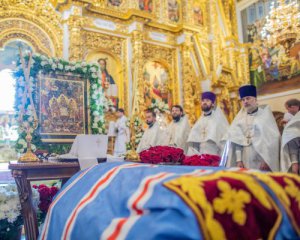 &quot;Разрешили похоронить в столице государства, которое он предал&quot; - в Киево-Печерской лавре отпели митрополита Луганского