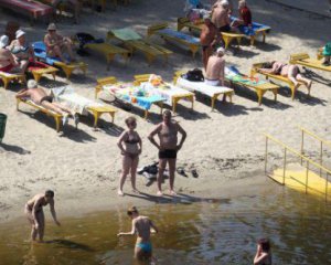 Краще не купатися: на київських пляжах виявили небезпечну інфекцію