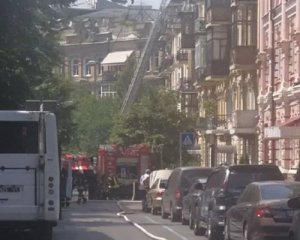В столичной пятиэтажке вспыхнул пожар: видео ЧП