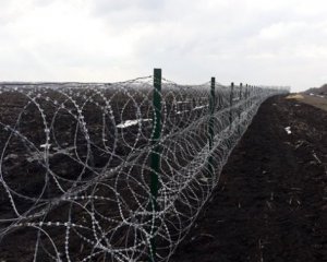 Стіна на Донбасі. Питання можуть винести на референдум
