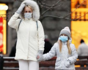 Перша країна Європи повністю знімає всі карантинні обмеження