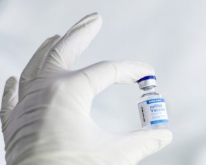 У Великій Британії почали тестувати нову вакцину від Covid-19
