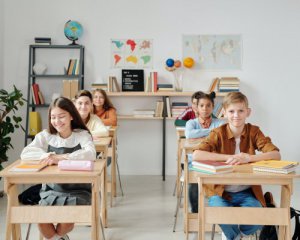 Скільки українців підтримують вивчення російської в школах