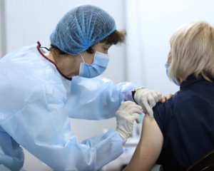 В Киеве центр Covid-вакцинации будет работать пять дней подряд
